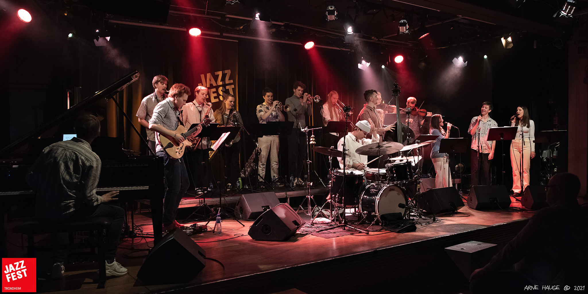 Vilde Aakre Lie vs. Stage Dolls m/ NTNU Jazzensemble