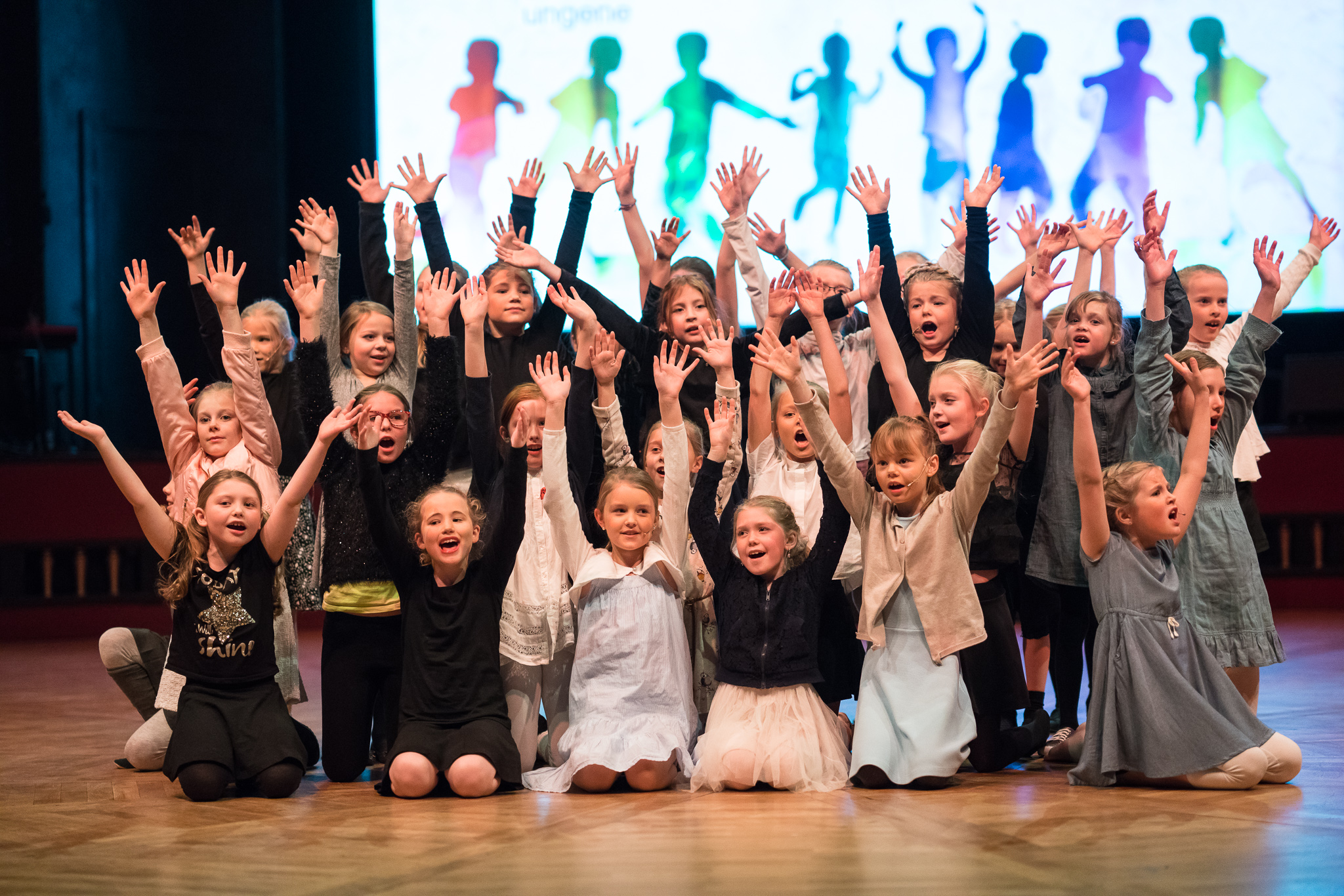 Foto av Musikalfabrikken med barn i alderen 7-9 år