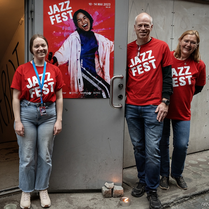 Picture of some of our volunteers by the entrance to Trykkeriet. Photo by  Arne Hauge